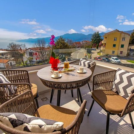 Apartment Top View With Balcony And Private Parking Рийека Екстериор снимка