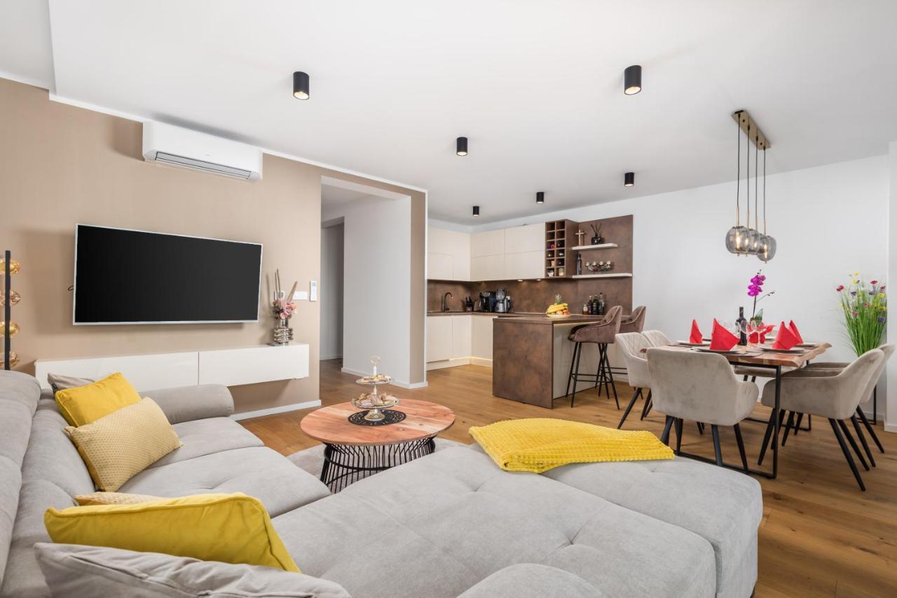 Apartment Top View With Balcony And Private Parking Рийека Екстериор снимка