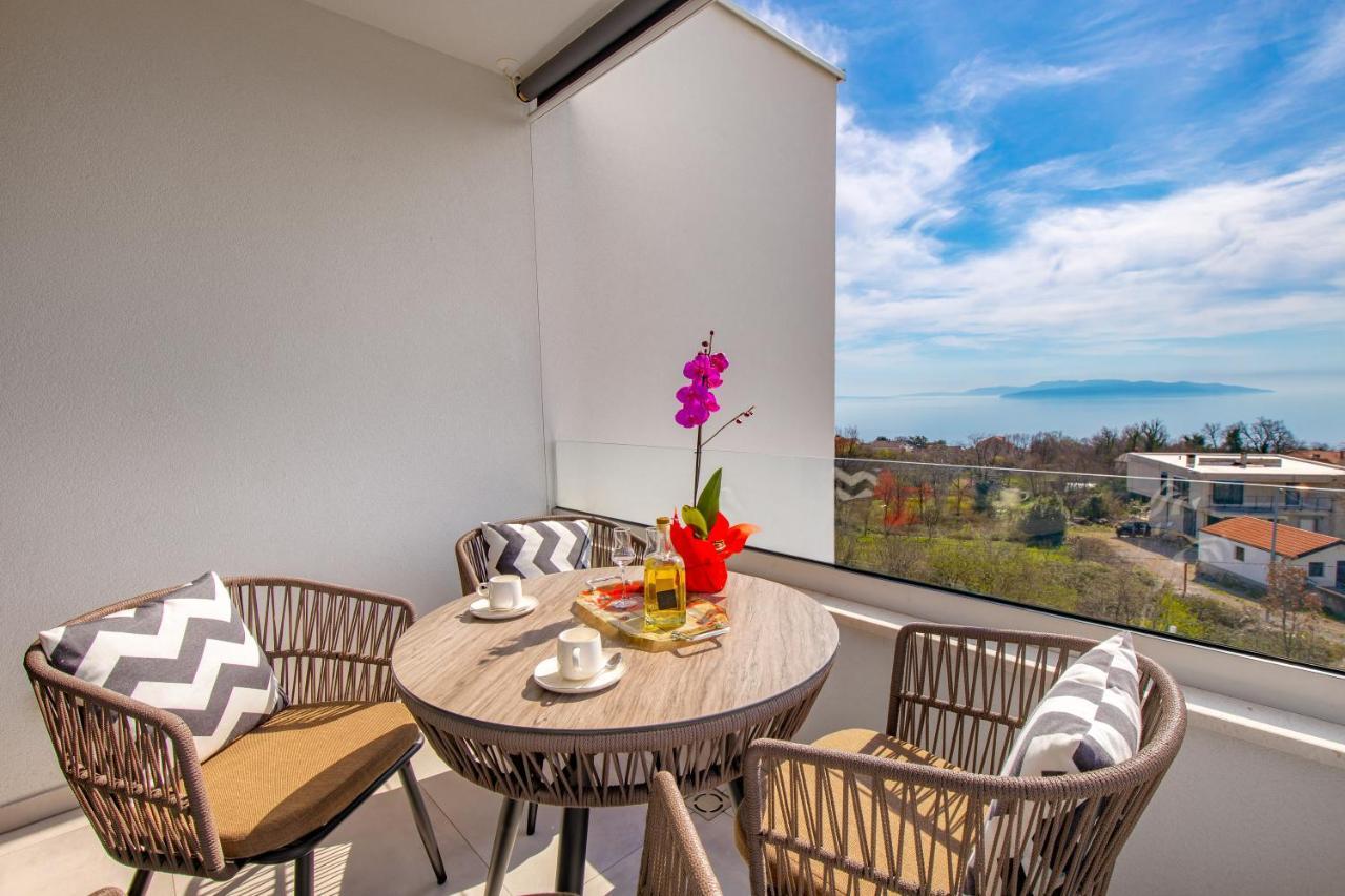 Apartment Top View With Balcony And Private Parking Рийека Екстериор снимка