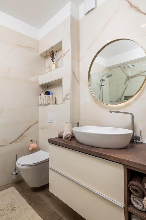 Apartment Top View With Balcony And Private Parking Рийека Екстериор снимка
