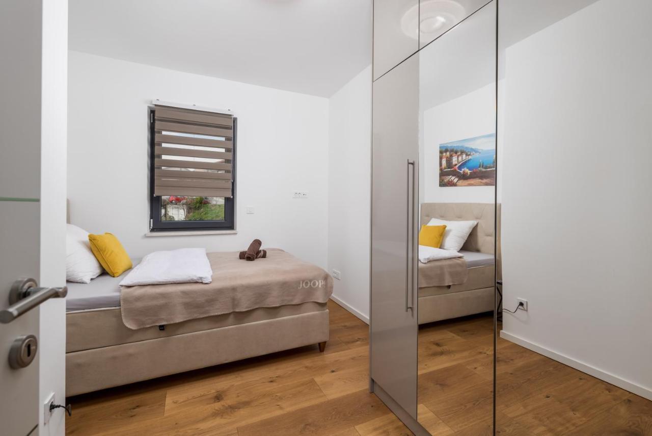 Apartment Top View With Balcony And Private Parking Рийека Екстериор снимка