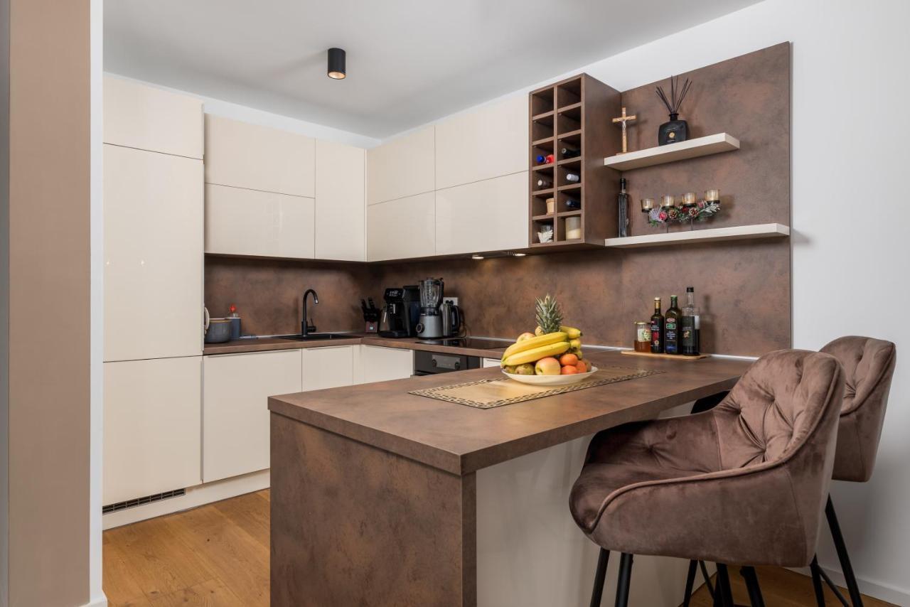 Apartment Top View With Balcony And Private Parking Рийека Екстериор снимка