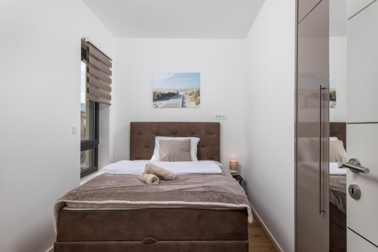 Apartment Top View With Balcony And Private Parking Рийека Екстериор снимка