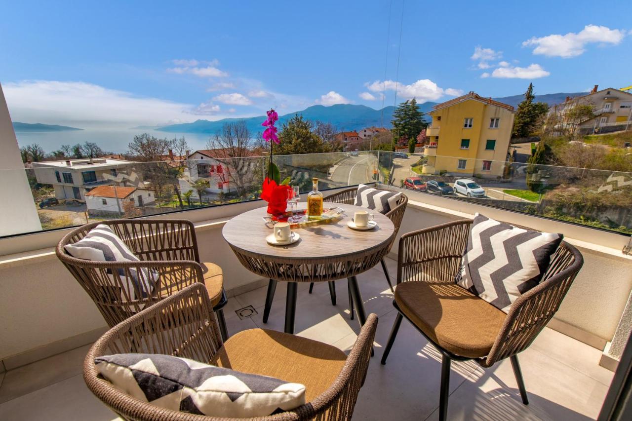 Apartment Top View With Balcony And Private Parking Рийека Екстериор снимка
