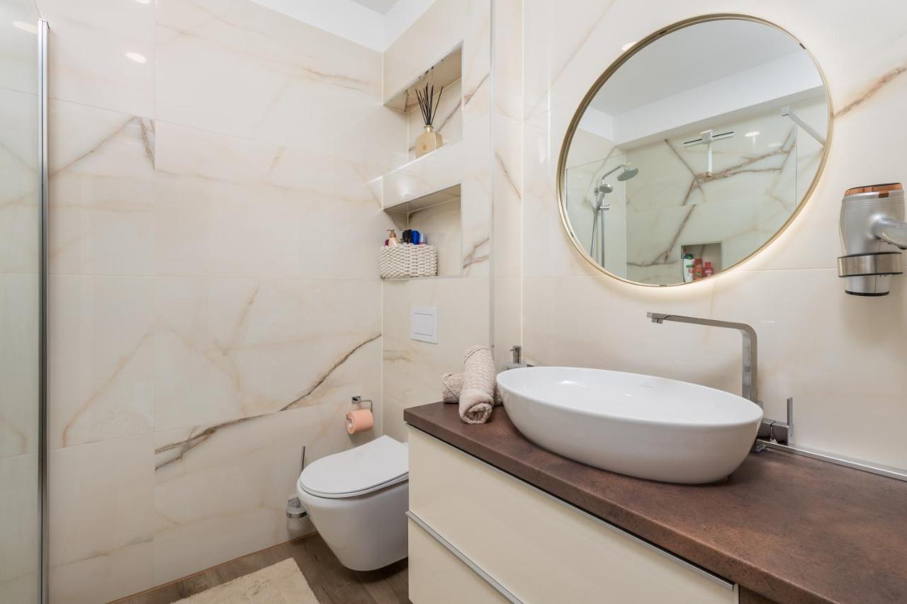 Apartment Top View With Balcony And Private Parking Рийека Екстериор снимка