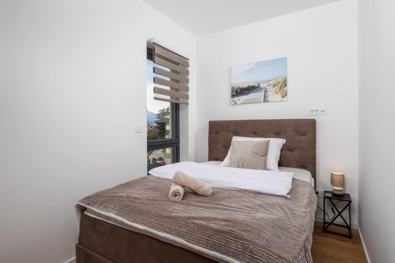 Apartment Top View With Balcony And Private Parking Рийека Екстериор снимка